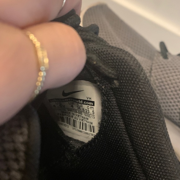 Nike Flyknit Roshe - Picture 5 of 5